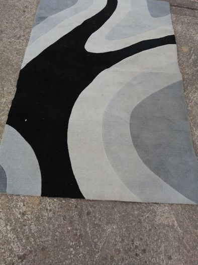 High quality 100% wool  rug, grey and black abstract design.