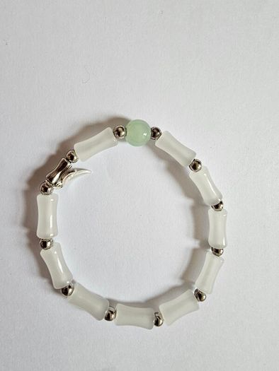 Brand New White Beaded Stretch Bracelet with Bamboo-Inspired Beads