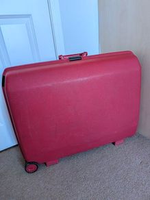 Hardshell Samsonite suitcase