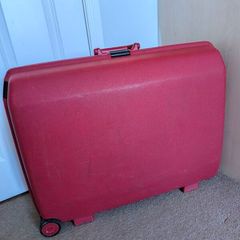 Hardshell Samsonite suitcase