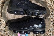 Premium Nike Air Vapormax Plus Triple Black
