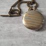 Stylish vintage pocket watch with chain (Quartz) Image 2