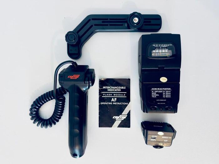 Centon FH-95 Interchangeable Dedicated Flash Kit with Bracket, Handle & Manual