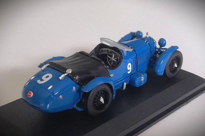 Diecast Model Le Mans Winning Alfa Romeo - IXO 1:43