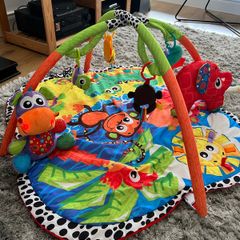 Baby activity mat