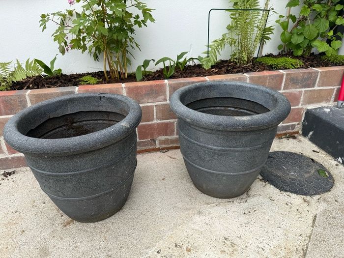 2 large plastic pots