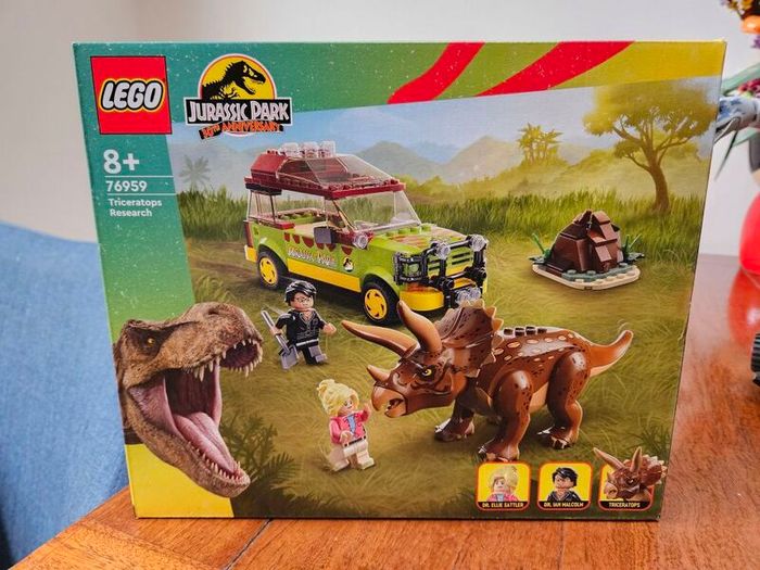 3 x Jurassic Park Retired Lego Sets