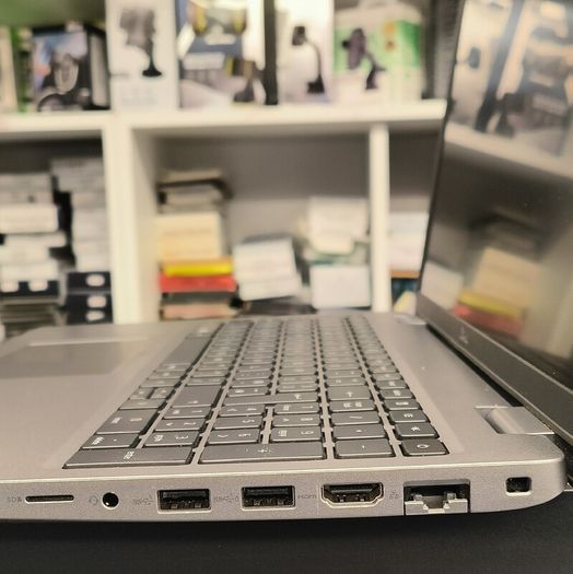 Dell Latitude 5540 - 15.6" - i5-1335 (13th Gen) | 16GB RAM | 512GB SSD | Windows 11 Pro | Intel UHD Graphics
