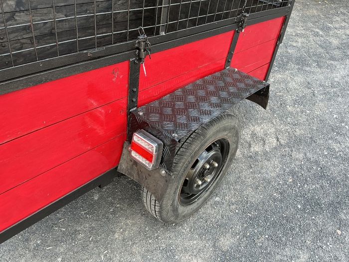 Car trailer