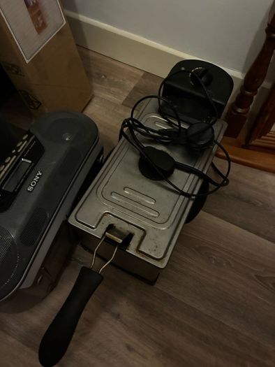 Deep fat fryer , radio , mirror and book shelf