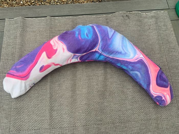 Akimbo Pillow