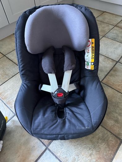 Maxi Cosi iSize Base and Seat