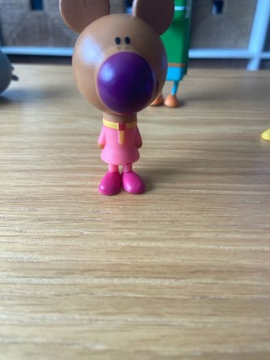 Hey Duggee Squirrel Figurine set