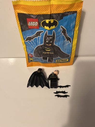 Lego DC Batman minifigure with cape