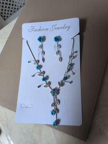 Necklace & Matching Earrings Set. Costume Jewellery . New.