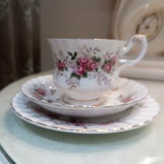 Tea Trio / Set Royal Albert Lavender Rose  Bone China