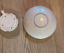 Ubiquiti UniFi U6 and WiFi 6 Access Point