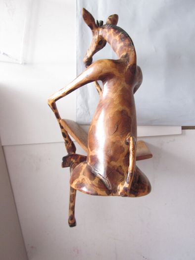Thinking Giraffe Wooden Shelf Sitter