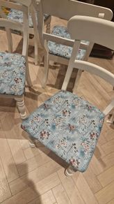table and chairs