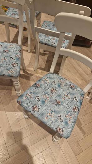 table and chairs