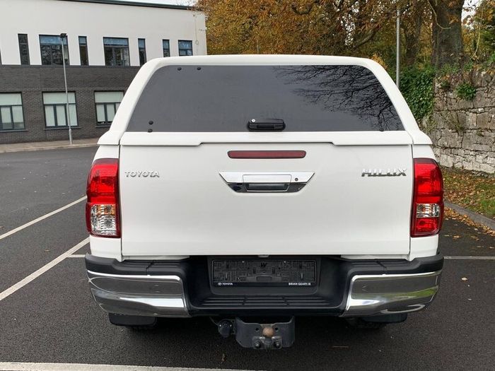Toyota Hilux SR5 2.4L Full Leather, Canopy, Low KM