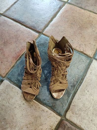 Ladies Shoes