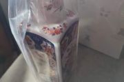 Vintage Chinese Porcelain Vase w/ Flowers .