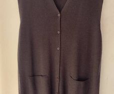 2 Knitted vests