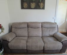 Designer Style 3 Seater Recliner Couch Ultra Comfortable Smoke Free Home