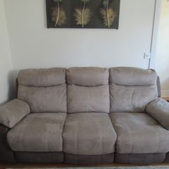 Designer Style 3 Seater Recliner Couch Ultra Comfortable Smoke Free Home