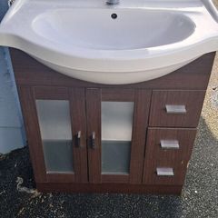 bathroom vanity unit and sink