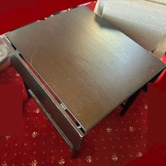 Foldable dining table
