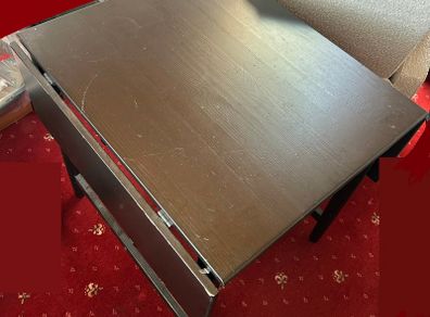 Foldable dining table