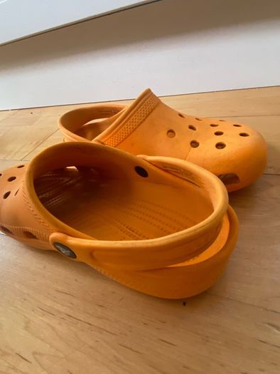kids crocs unisex size 3 junior