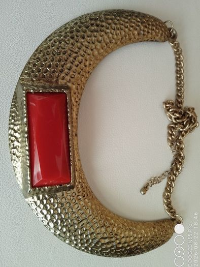Chunky Hammered Gold Tone Collar Necklace  Red Cabochon