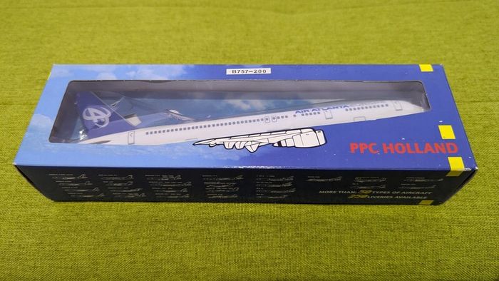 Air Atlanta Europe 1:200 scale model airplane, Boeing 757 aircraft, NEW