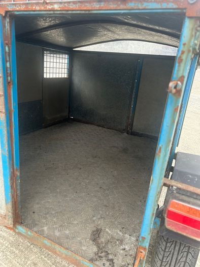 Dog  trailer