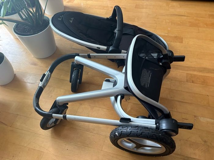 Silver Cross Surf Pram ( Canopy/Top-hood is missing)