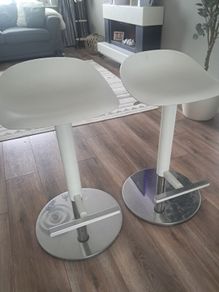 2 ikea bar stools