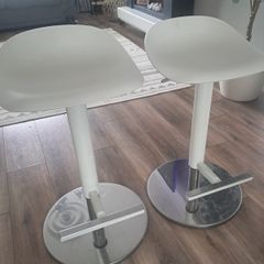 2 ikea bar stools