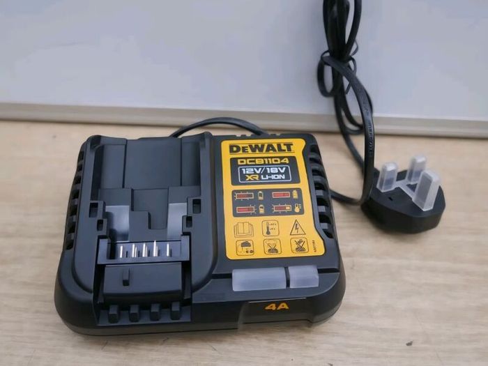 DeWaLT 18V XR Cordless Battery Powered Pruner + Next Gen 18V XR PowerStack Battery + 12V - 18V Multi Voltage Fast Charger. The Best A Professional Can Get. Closing down sale - all must go!