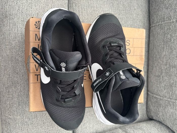 Nike Revolution 6 FlyEase Trainers UK 5.5 EU 38.5 Excellent Condition