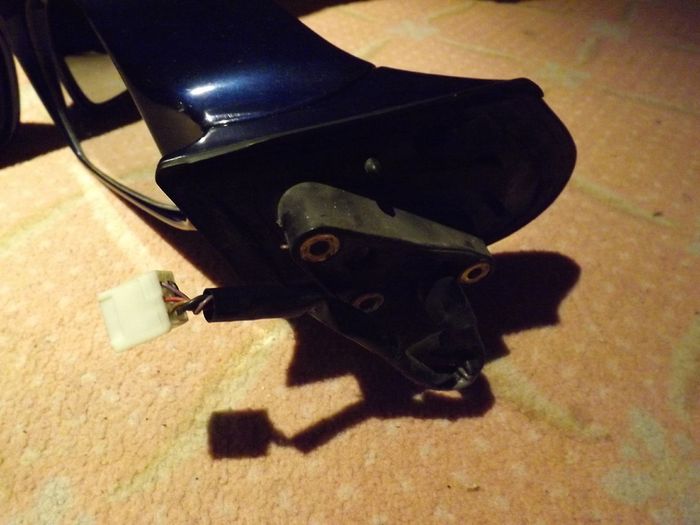 1 x Pair of Celica gen 7 electric mirrors/ Spectra Blue. (Non electric folding)