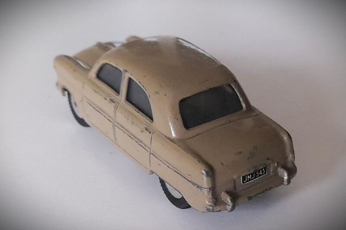Diecast Vintage Corgi Toys Ford Consul Mk1 - Good Original Condition/No Box