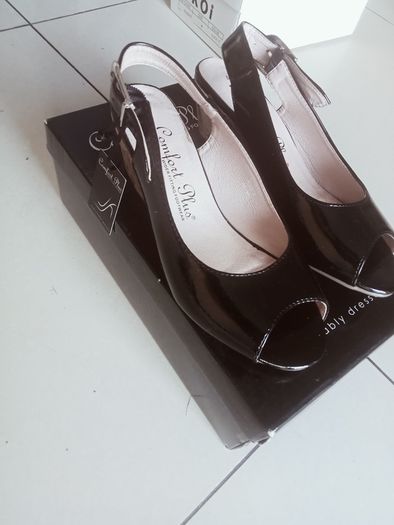 Size 4 wedge shoes 3 pairs for 25 euro