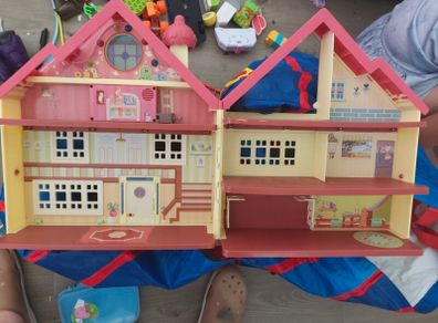 bluey house and figures