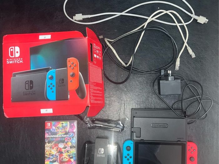 Nintendo Switch + Mario kart 8 deluxe
