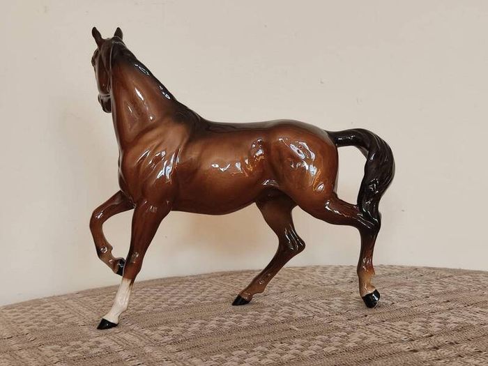 Vintage Royal Doultot porcelain horse. new in the box.