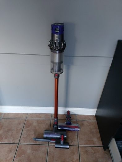 Dyson V10