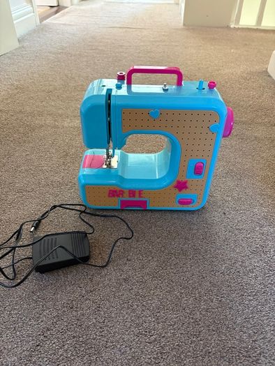 Barbie Bundle - sewing machine/horses